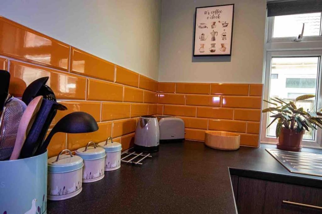 1 Bedroom Self Contained Apartment In Christchurch Winkton Esterno foto