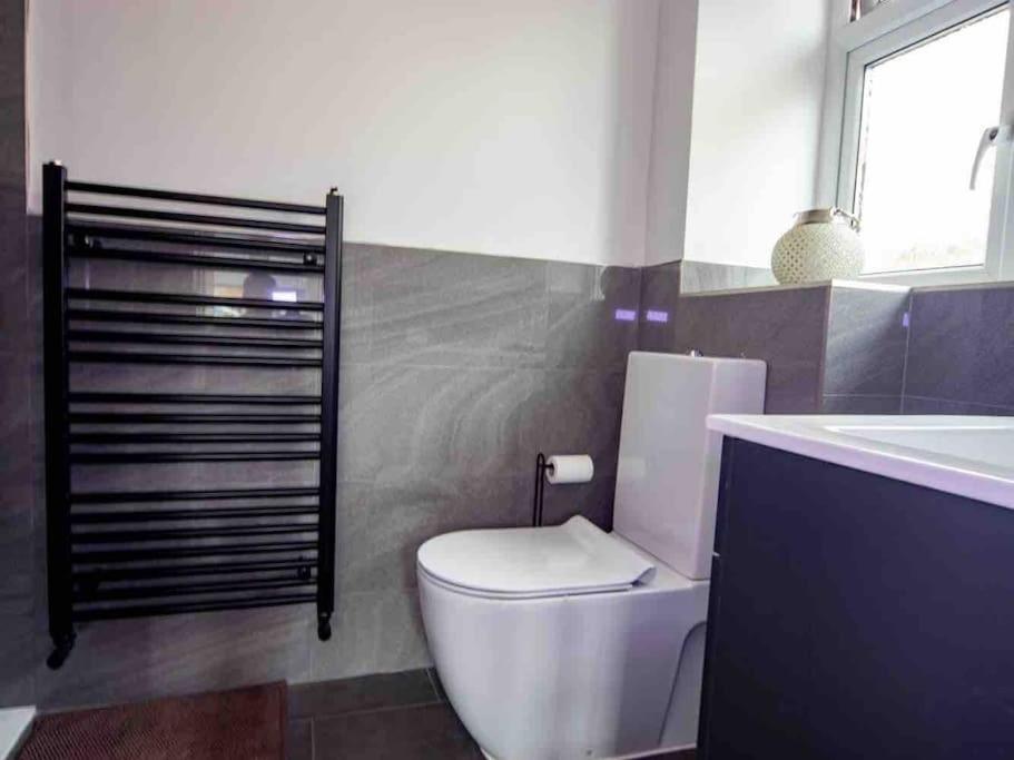 1 Bedroom Self Contained Apartment In Christchurch Winkton Esterno foto