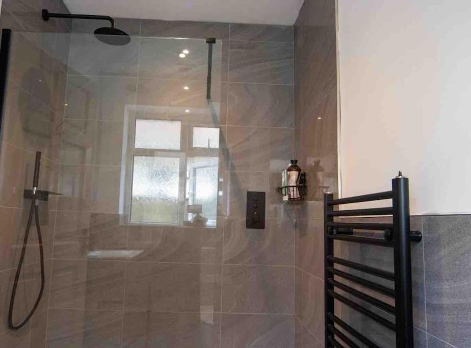 1 Bedroom Self Contained Apartment In Christchurch Winkton Esterno foto