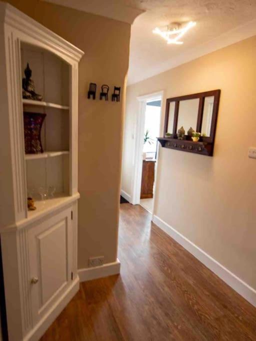 1 Bedroom Self Contained Apartment In Christchurch Winkton Esterno foto